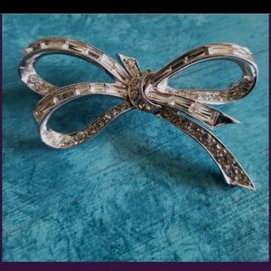 Vintage Brocher Baguette Rhinestone Bow